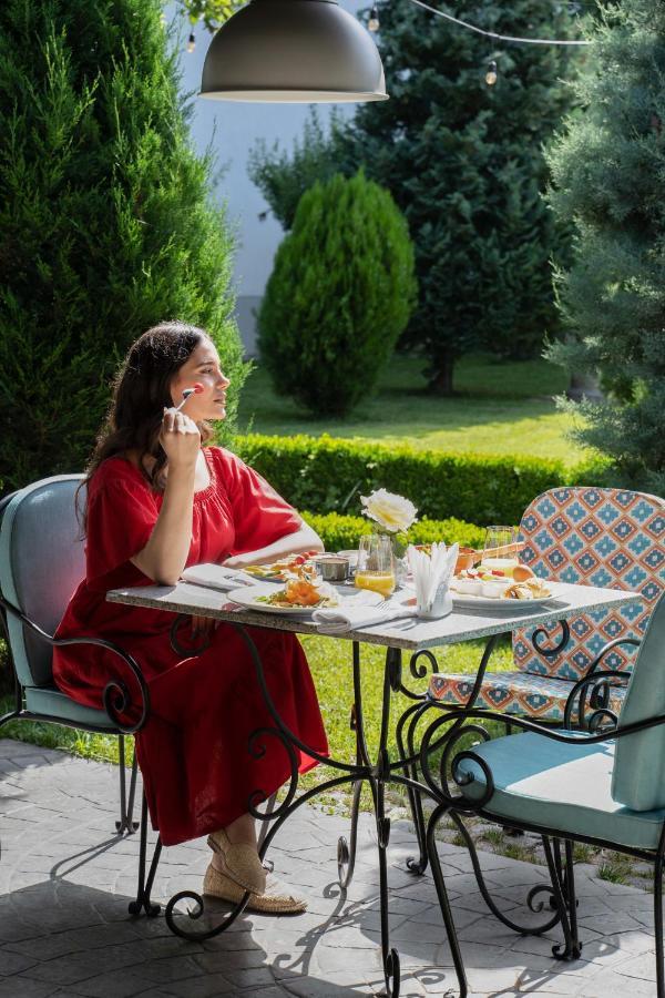 Hotel Garden Pristina Buitenkant foto